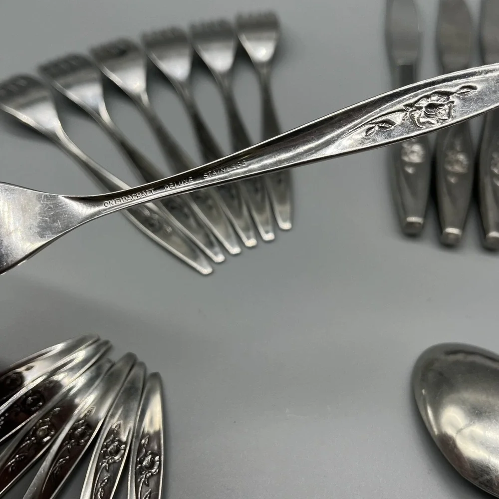 Oneidacraft Deluxe‎ LASTING ROSE 5 Butter Knifes Stainless Flatware Silverware